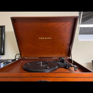 Wooden Crosley record player-like new-used only a few times